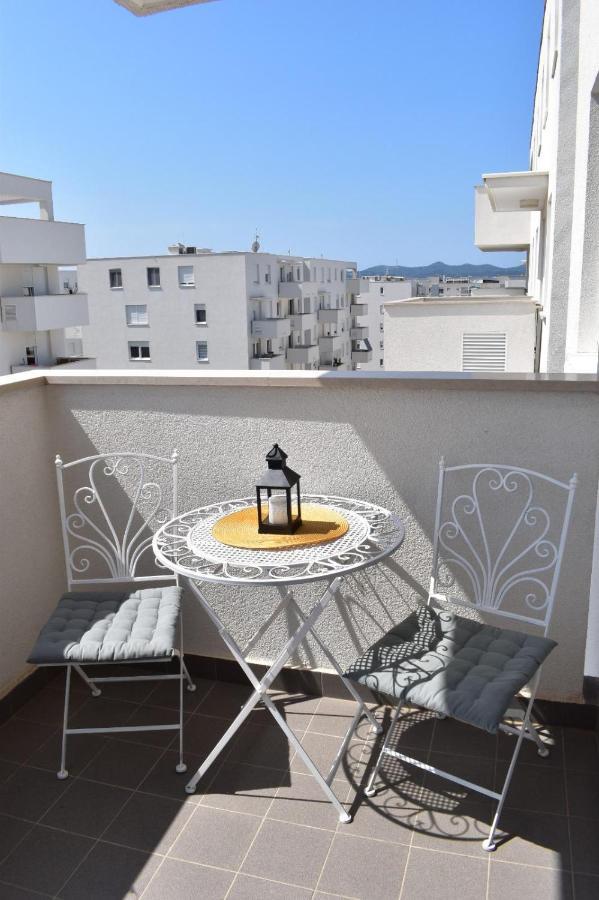 Apartman Ana Iadera With Balcony And Parking Zadar Zewnętrze zdjęcie