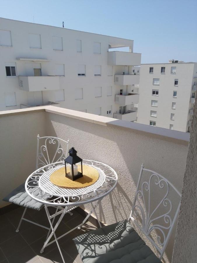Apartman Ana Iadera With Balcony And Parking Zadar Zewnętrze zdjęcie